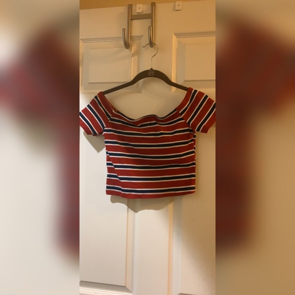 Med Red, White & Blue Off-Shoulder Crop